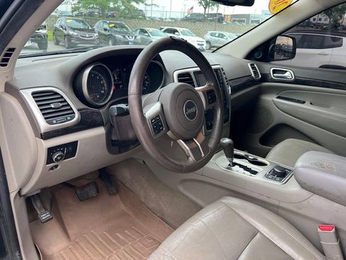 Used 2013 Jeep Grand Cherokee Laredo AWD/4WD image 17
