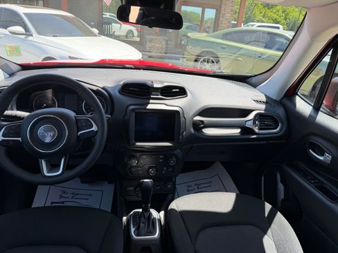 Used 2023 Jeep Renegade Latitude AWD/4WD image 12