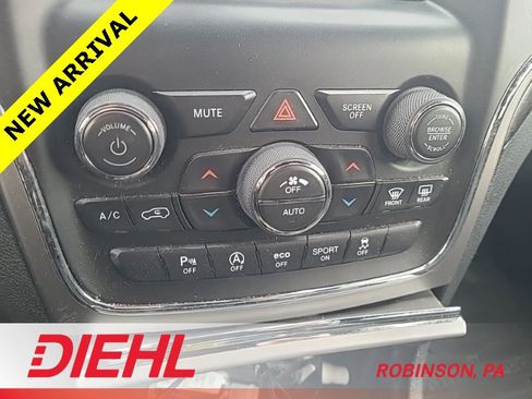 Used 2018 Jeep Grand Cherokee Laredo image 12
