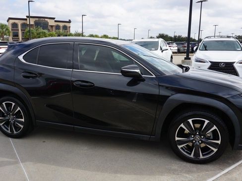 Certified 2020 Lexus UX 200 w/ Premium Package image 4