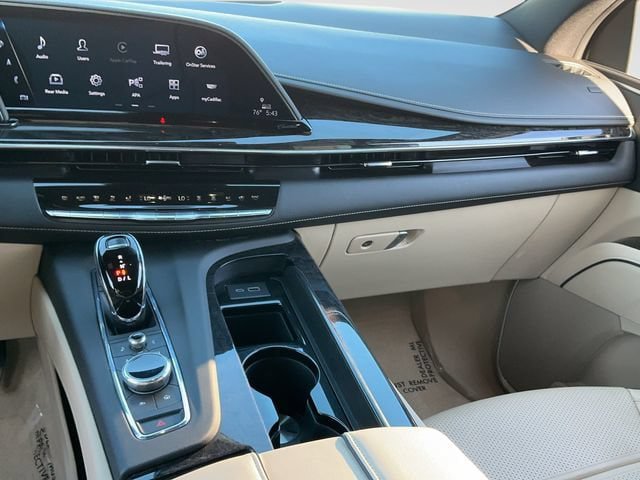 Used 2023 Cadillac Escalade Premium Luxury w/ Performance Package AWD/4WD image 19