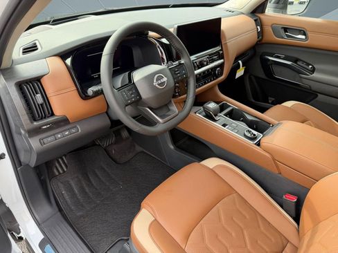 New 2026 Nissan Pathfinder Platinum AWD/4WD image 4