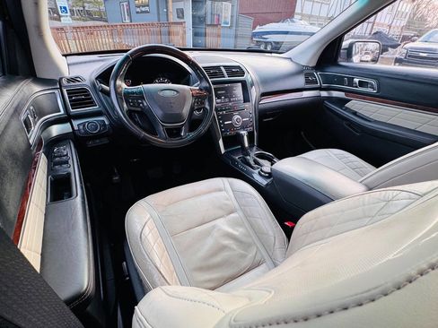 Used 2016 Ford Explorer Platinum image 21
