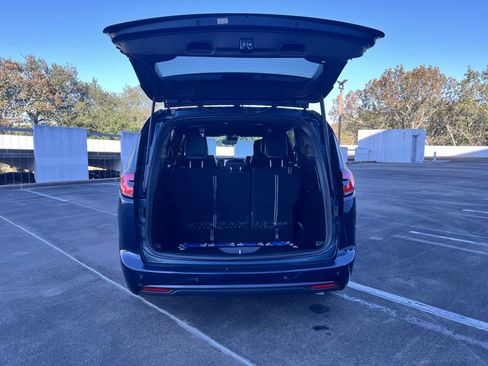 Used 2023 Chrysler Pacifica Touring-L w/ S Appearance Package image 56