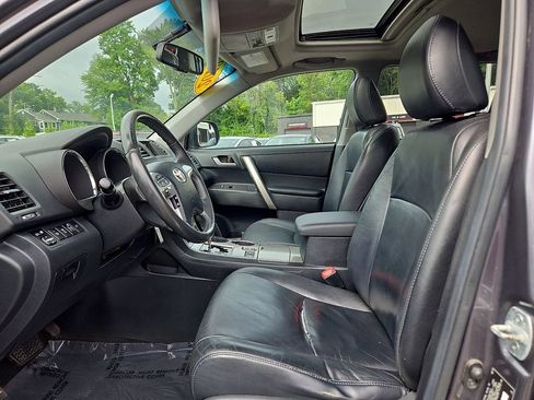 Used 2012 Toyota Highlander SE w/ Tow Pkg AWD/4WD image 14