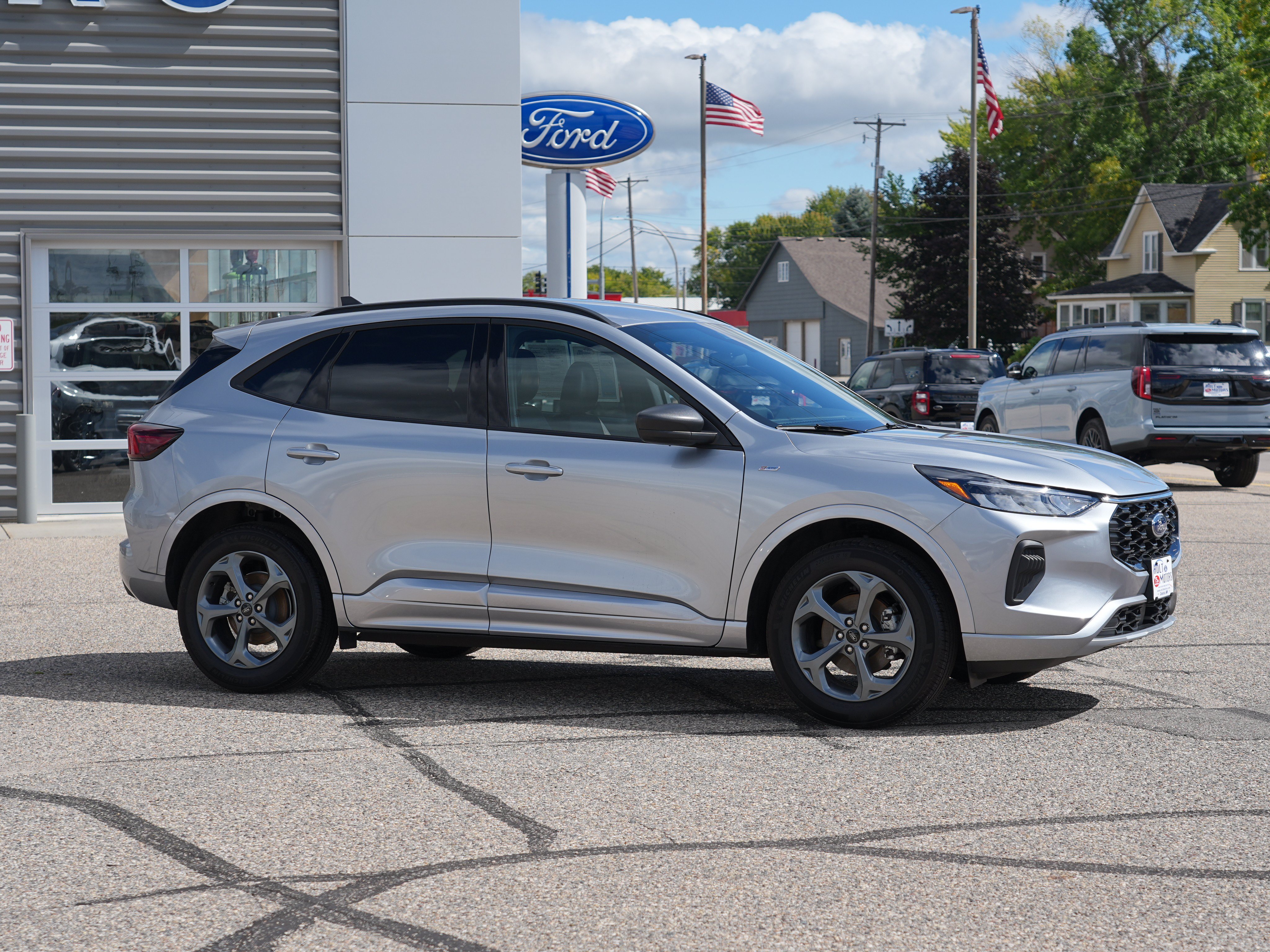 Used 2024 Ford Escape ST-Line w/ Tech Pack #1 AWD/4WD image 2
