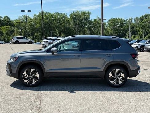 New 2025 Volkswagen Taos SE image 8