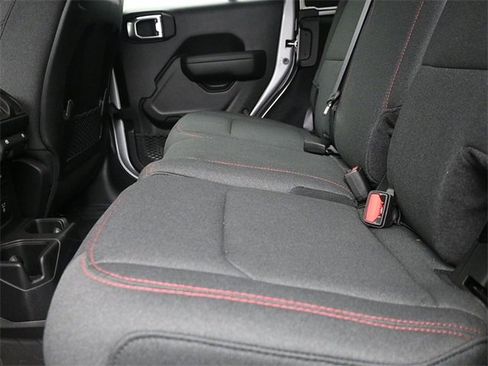 Used 2024 Jeep Wrangler Unlimited Rubicon w/ Technology Group image 17