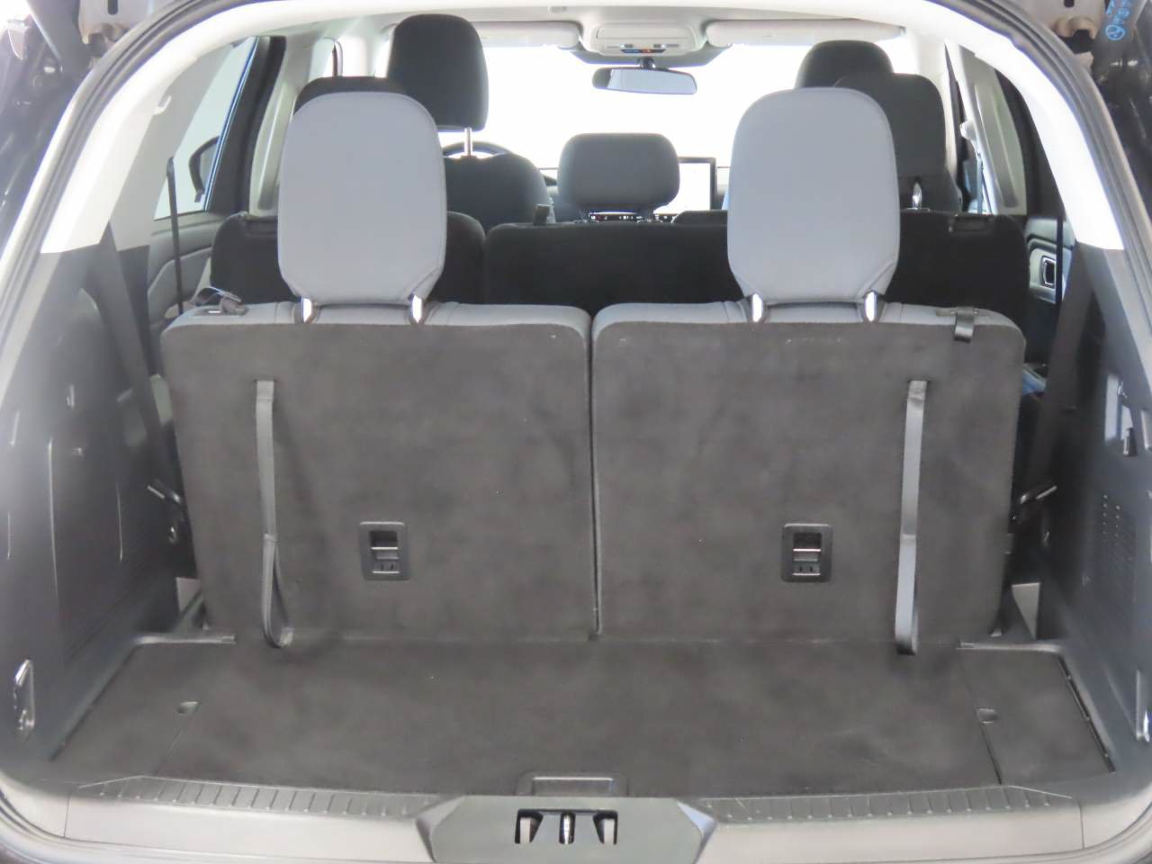 Used 2025 Ford Explorer Active RWD image 18