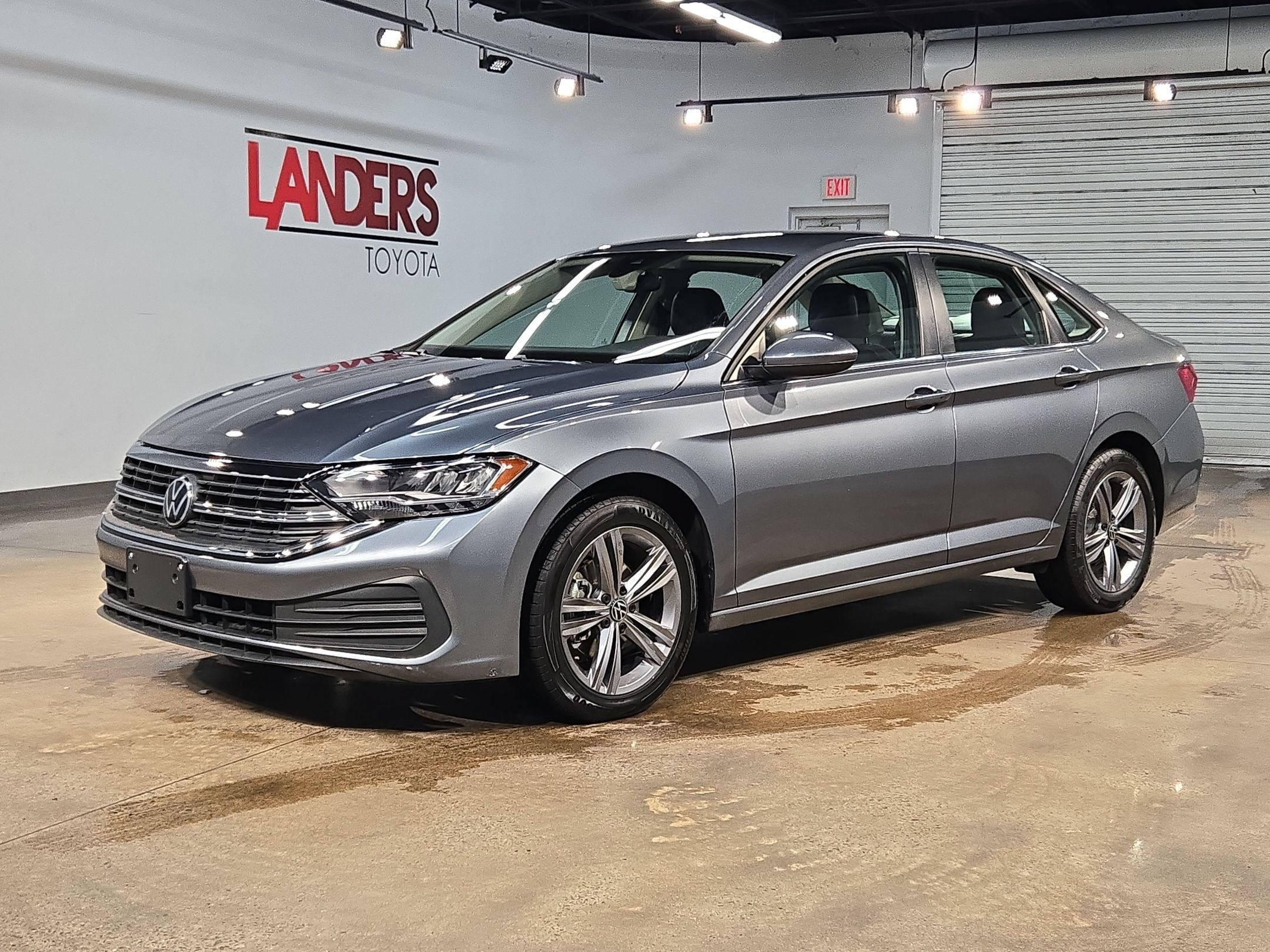 Used 2024 Volkswagen Jetta SE FWD image 3