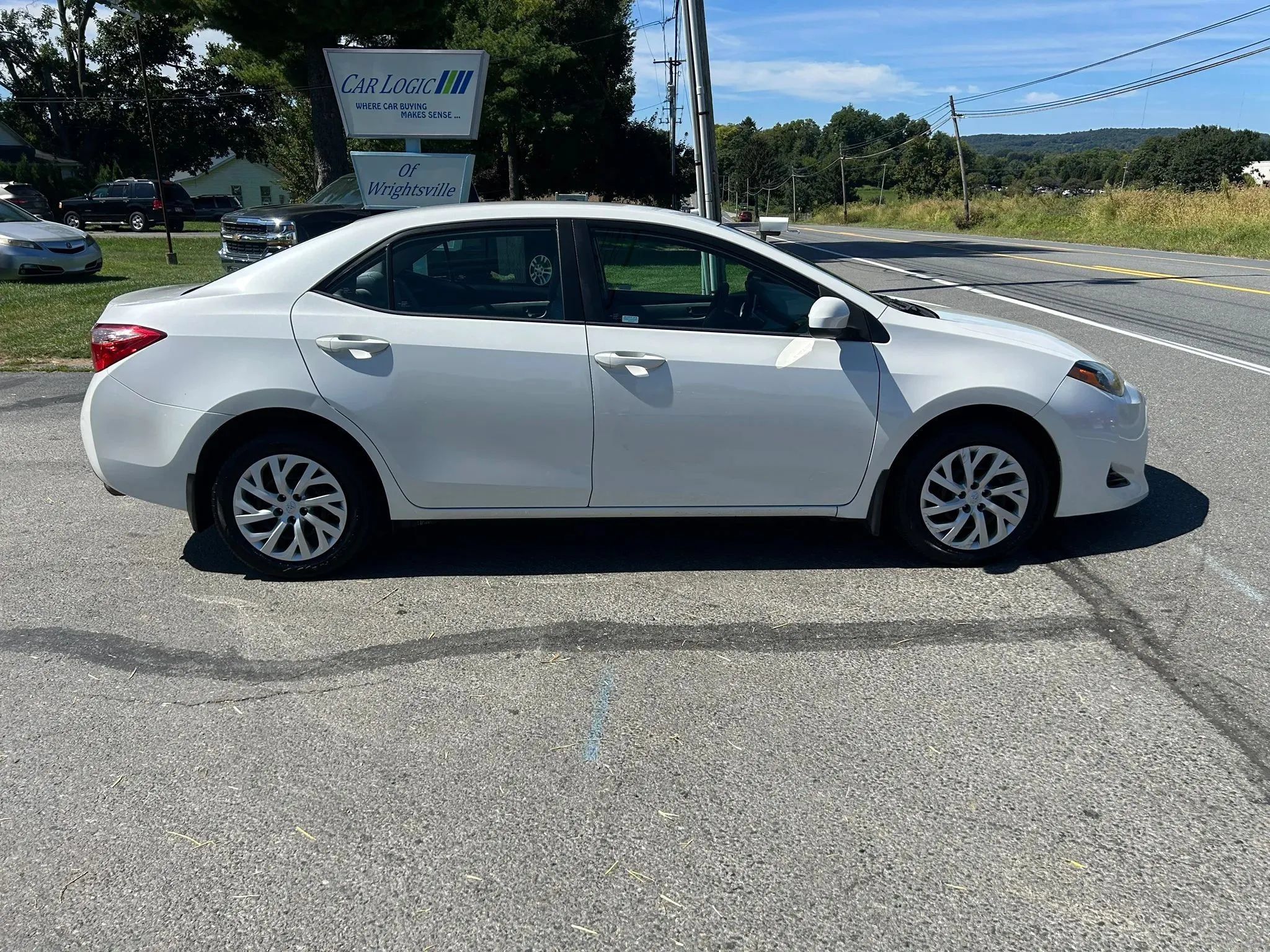 Used 2018 Toyota Corolla LE FWD image 10