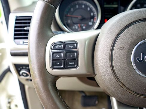 Used 2012 Jeep Grand Cherokee Laredo RWD image 14