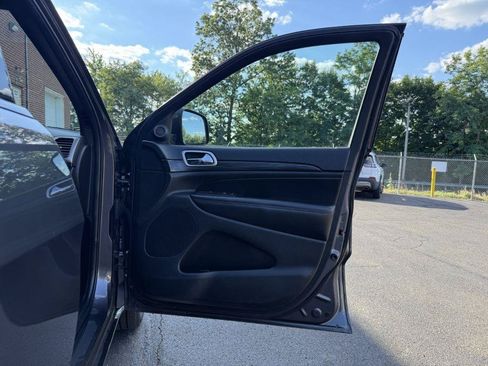 Used 2019 Jeep Grand Cherokee Altitude AWD/4WD image 16