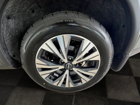 Used 2023 Nissan Rogue SV image 10