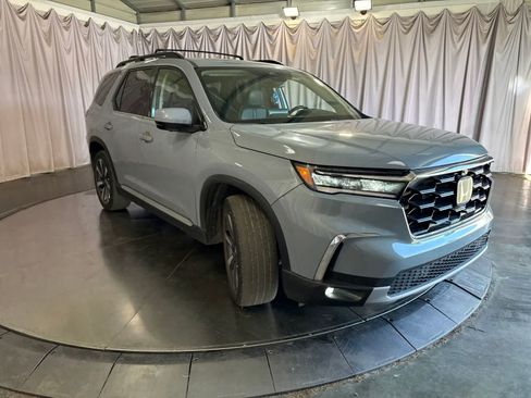 Used 2023 Honda Pilot Elite image 3