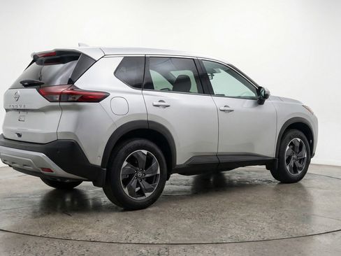 Used 2025 Nissan Rogue SV image 9