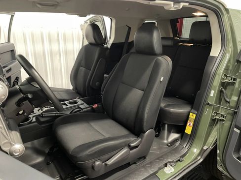 Used 2014 Toyota FJ Cruiser 2WD w/ Convenience Package image 33