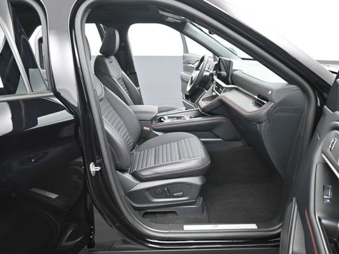 Used 2025 Ford Explorer ST-Line w/ Premium Package image 39