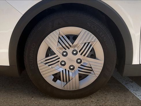 Certified 2025 Kia K4 FWD image 7