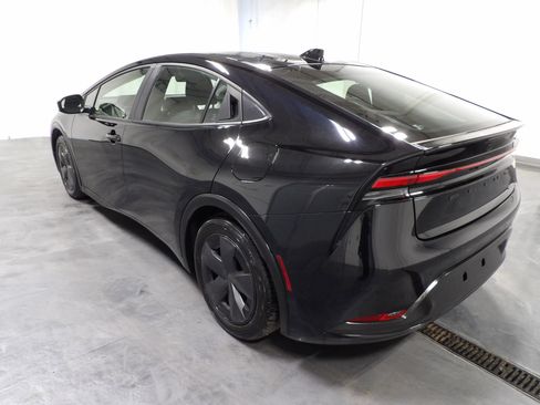 Used 2025 Toyota Prius LE FWD image 7