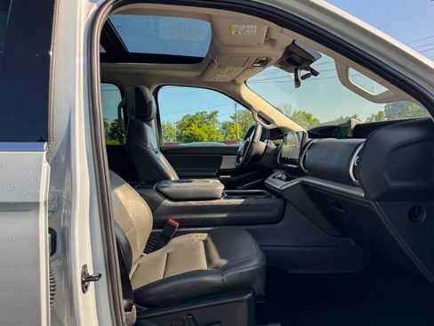Used 2025 Ford Expedition Active AWD/4WD image 13