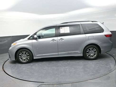 Used 2018 Toyota Sienna XLE FWD image 4