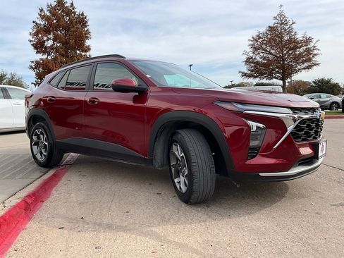 Used 2025 Chevrolet Trax LT image 5