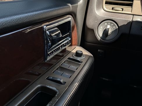 Used 2014 Lincoln Navigator 2WD image 26