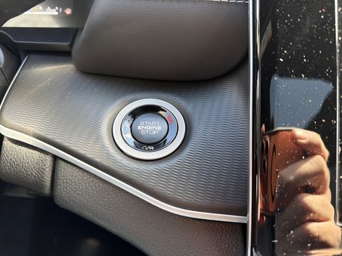 New 2025 Jeep Grand Cherokee Altitude AWD/4WD image 17