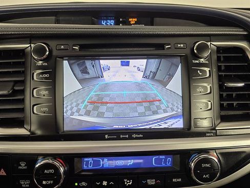 Used 2018 Toyota Highlander XLE AWD/4WD image 41