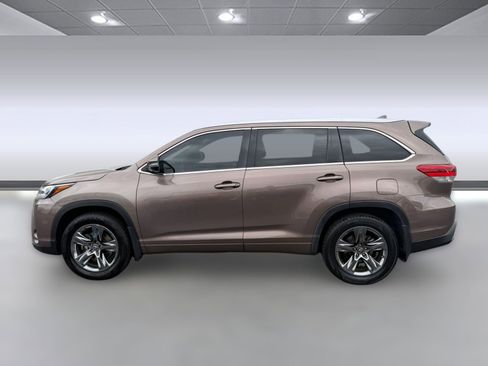 Used 2018 Toyota Highlander Limited Platinum image 2