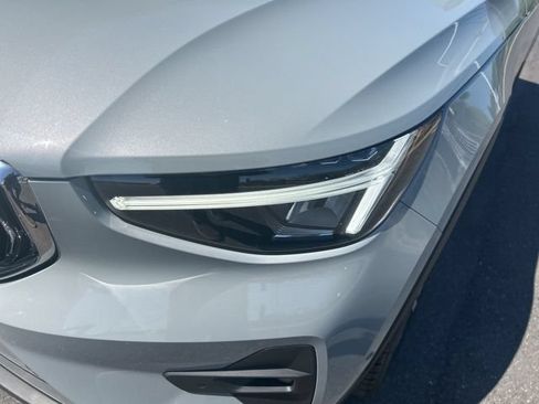 Certified 2025 Volvo XC40 B5 Plus AWD/4WD image 8