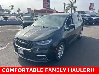 Used 2023 Chrysler Pacifica Touring-L