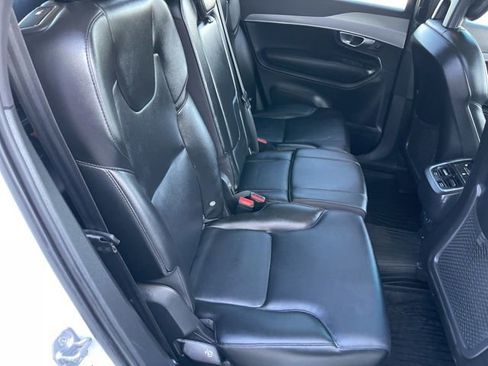 Used 2021 Volvo XC90 T5 Momentum w/ Protection Package Premier image 18