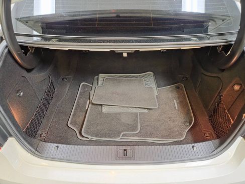 Used 2010 Mercedes-Benz E 350 Sedan image 36