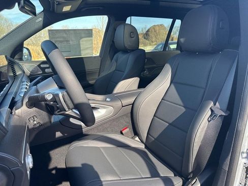 Used 2025 Mercedes-Benz GLS 450 4MATIC image 5