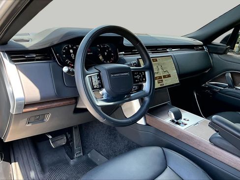 Used 2025 Land Rover Range Rover SE AWD/4WD image 32