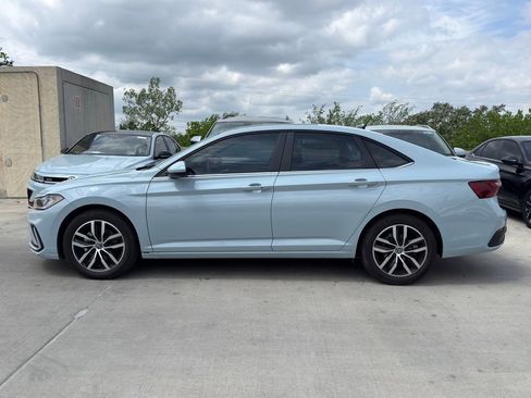 Used 2025 Volkswagen Jetta SE image 6