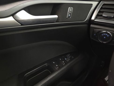 Used 2014 Ford Fusion SE image 24