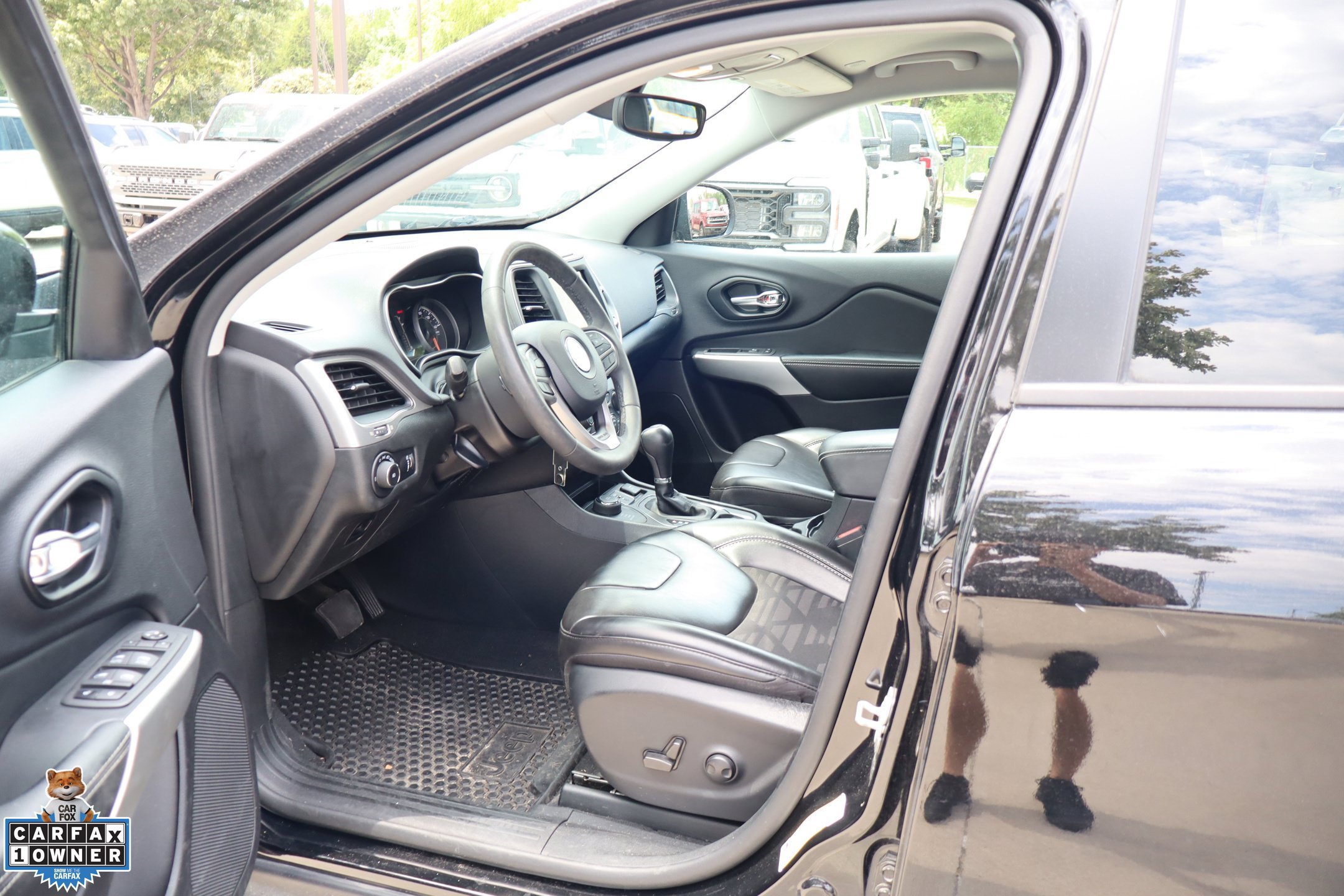 Used 2022 Jeep Cherokee Latitude AWD/4WD image 26