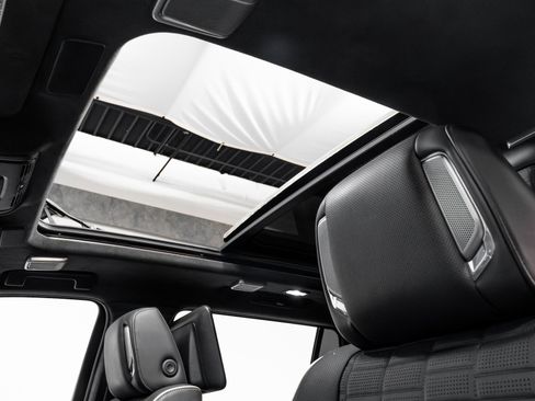 Used 2023 Cadillac Escalade Sport Platinum w/ LPO, ONYX Package image 32