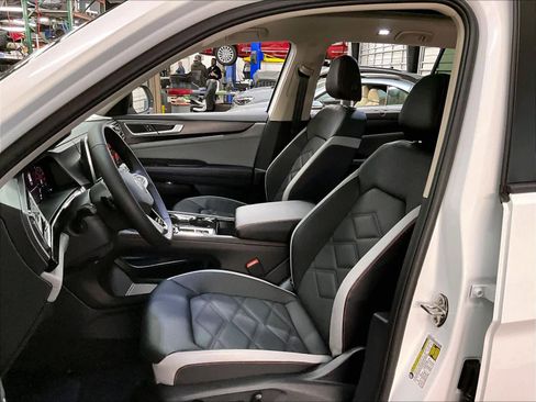 New 2026 Volkswagen Atlas Peak Edition image 11