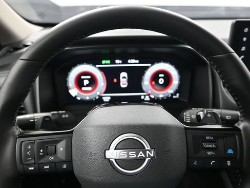 Used 2025 Nissan Rogue SL FWD image 15