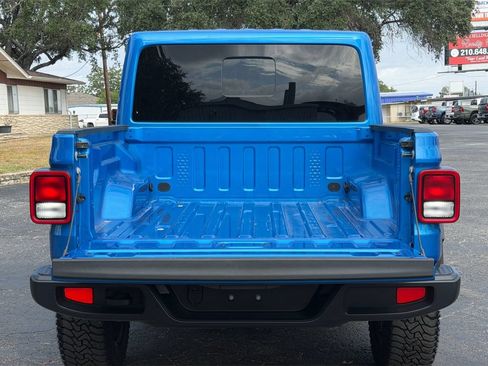 Used 2025 Jeep Gladiator Sport AWD/4WD image 19