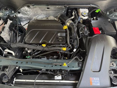 Used 2025 Chevrolet Trax LT FWD image 28