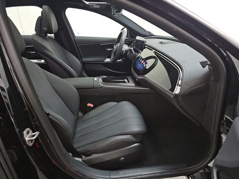 Used 2024 Mercedes-Benz E 350 4MATIC Sedan w/ MBUS Superscreen Package image 11