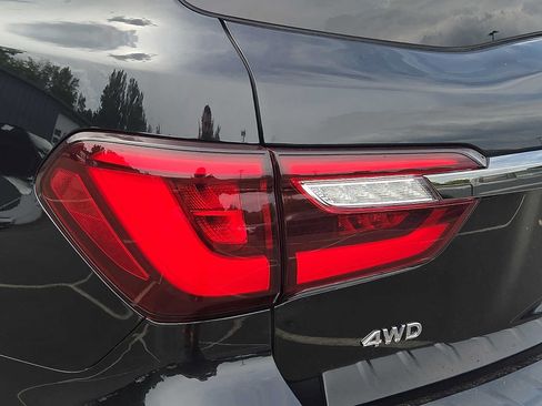 Used 2024 INFINITI QX80 Sensory AWD/4WD image 10