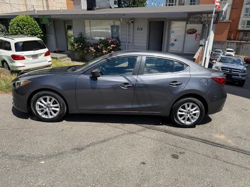 Used 2014 MAZDA MAZDA3 i Touring w/ Moonroof Package 1 FWD image 10