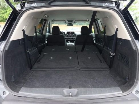 Certified 2025 Nissan Pathfinder SV FWD image 9