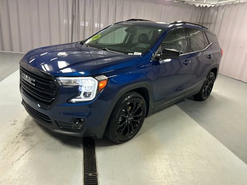 Used 2022 GMC Terrain SLT w/ Elevation Edition FWD image 3